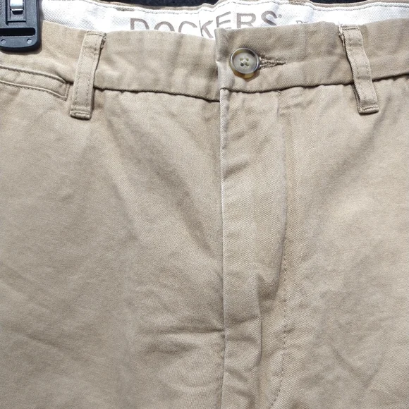DOCKER'S CHINO FOR MEN.  SZ 34x32 - Picture 2 of 8